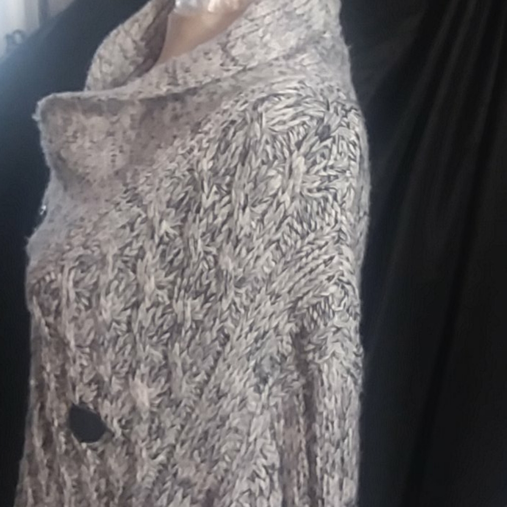 Sweater - Picture 3 of 7
